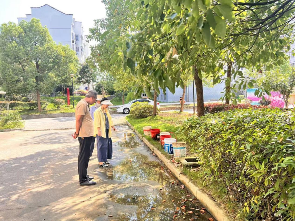 杏花村街道长岗社区：多方协同破难题两天疏通“堵心”污水管(图1)