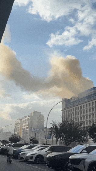 案例警示用火离人？长期不清理？松江近期已发生两起油烟管道“暴躁”！(图1)