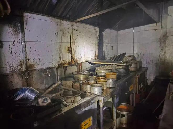 Kaiyun(中国体育):劈里啪啦!一饭店突发火情竟是它惹的祸!(图2)