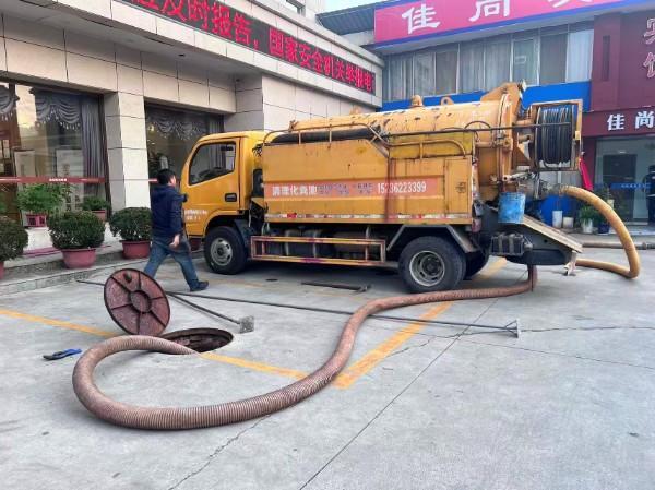 初冬暖意浓！洛阳寰保再生资源公司紧急疏通下水道解民忧暖民心(图1)