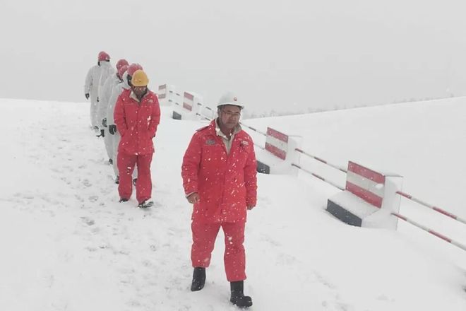 顶风冒雪！东北管道公司两座储罐清洗工程收官(图1)