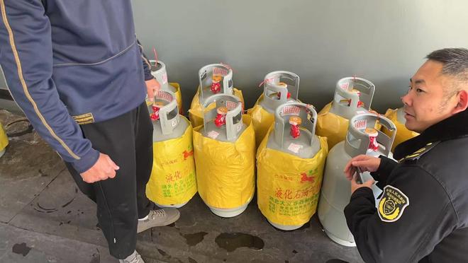 拧紧燃气“安全阀”东西湖区柏泉街开展专项执法行动守护冬春平安(图4)