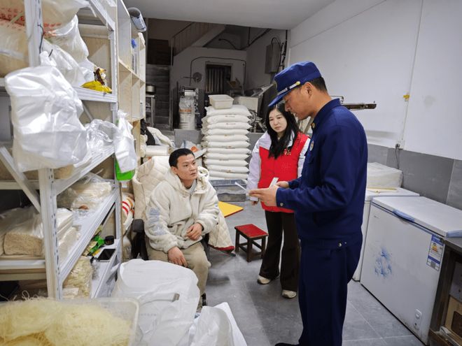 荆门消防联合社区为老旧小区筑牢冬季安全防线(图1)