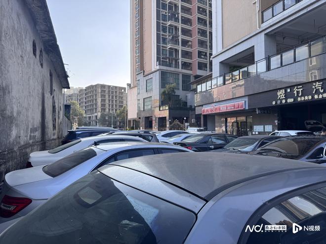 空地能否建临时停车场？周边小区居民意见不一记者多方调查(图6)