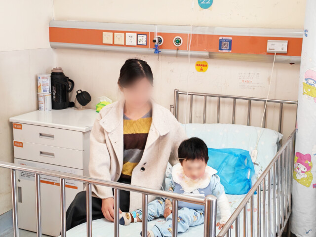 警惕！2岁娃误服管道疏通剂这个错误急救方法让伤害翻倍(图1)