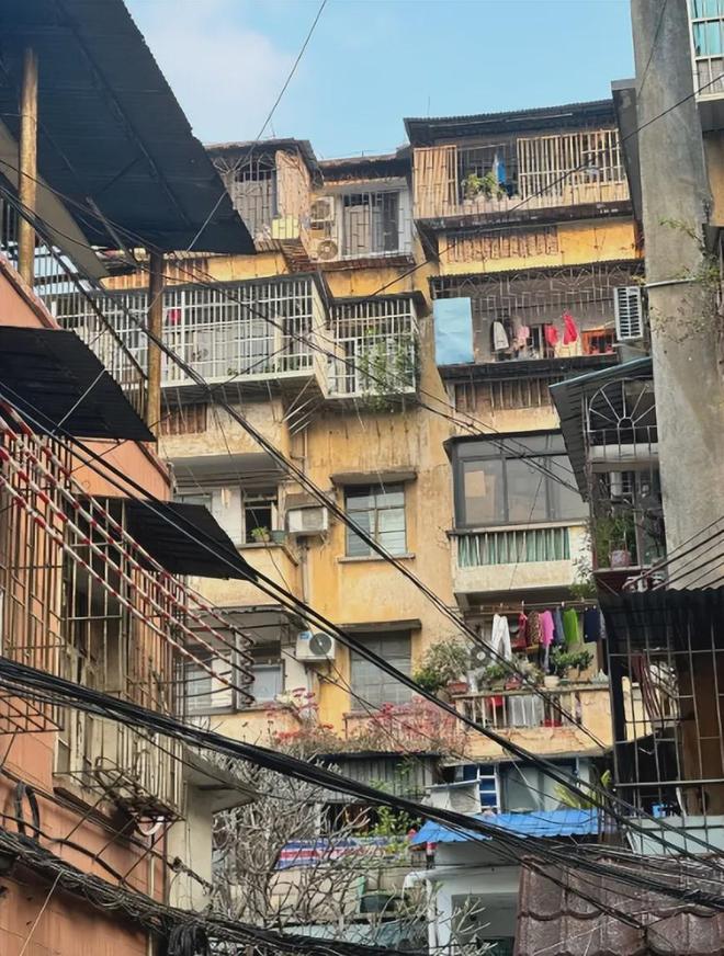 Kaiyun体育网站：曾被嫌弃的“老破小”为啥成了年轻刚需留在城市的最后一张船票(图5)