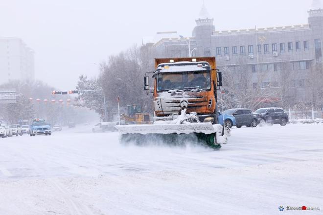热力升温、交通保畅阿勒泰多措应对今冬最强寒潮天气(图1)