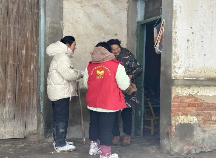 我市各地各部门迎战风雪(图5)