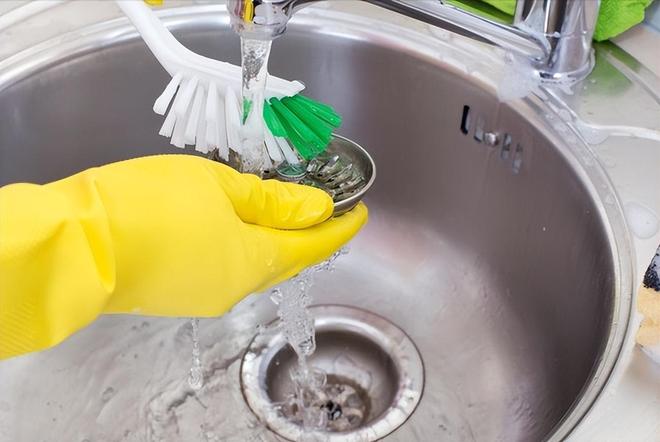 Kaiyun（中国体育）：水管清洁小妙招告别顽固污垢！(图1)