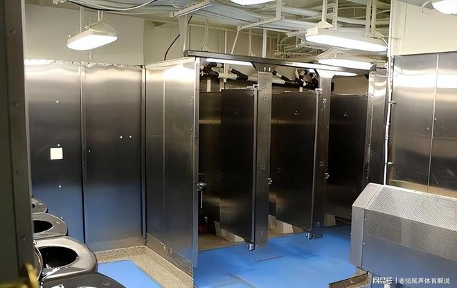 Kaiyun体育网站:关键时刻美军航母“炸了”:中国导弹没办到的事美国厕纸干成了(图2)