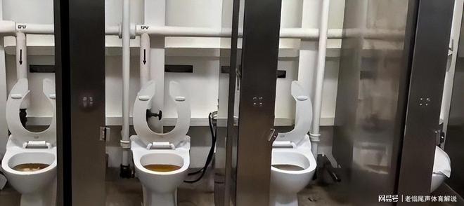 Kaiyun体育网站:关键时刻美军航母“炸了”:中国导弹没办到的事美国厕纸干成了(图1)