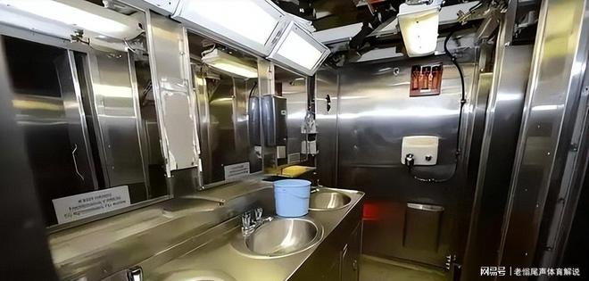 Kaiyun体育网站:关键时刻美军航母“炸了”:中国导弹没办到的事美国厕纸干成了(图6)